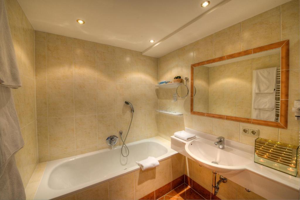 Jaegerwirt Otel Kitzbühel Oda fotoğraf